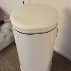 Munchkin Step Diaper Pail