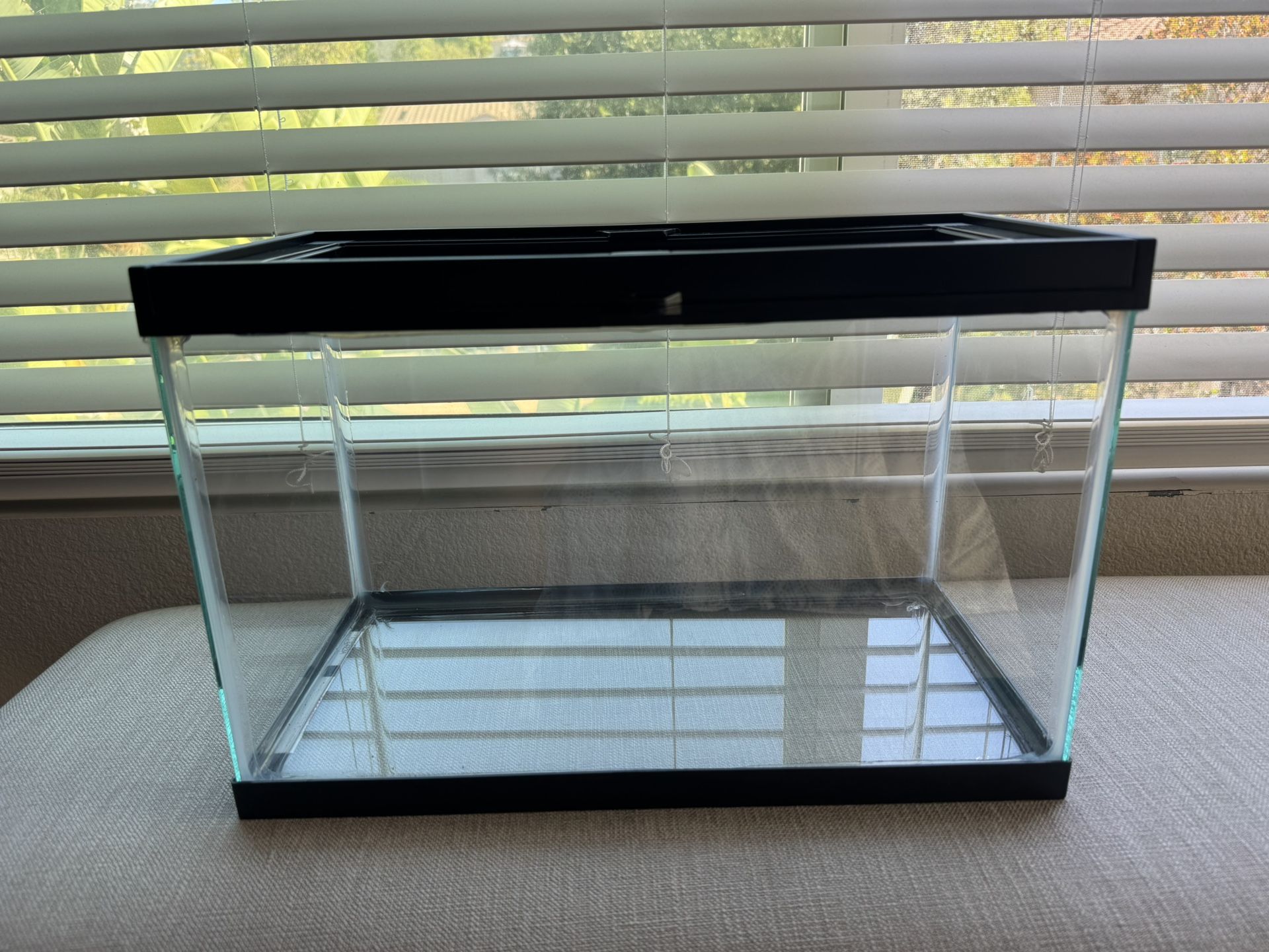 5.5 gallon Terrarium (Zilla Critter Cage)