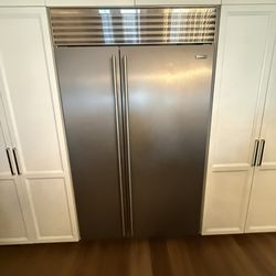 Sub-Zero Refrigerator