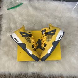 AJ4 Lightning
