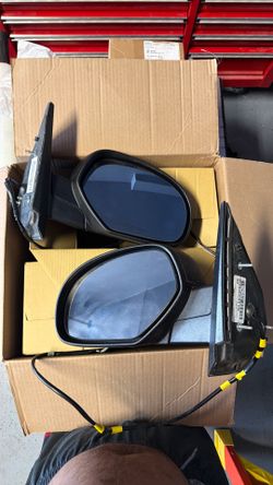 2014 Tahoe : Drive and Passenger Side Mirrors - BOTH $70