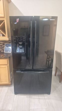 "Free to pick up" Refrigerator samsung 36" wide