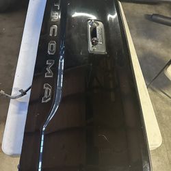 2021 Toyota Tacoma Tail Gate.  Parts