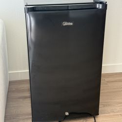 Midea Mini Upright Freezer 3.0 Cubic feet