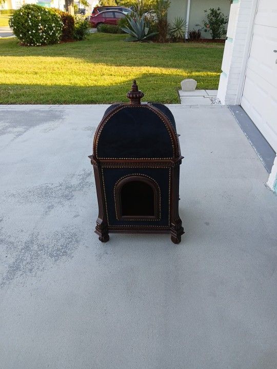 Pet / House,Blue Velvet, And Solid Wood