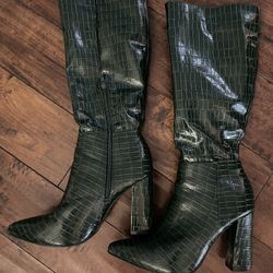 Green Alligator Print Fashion Boots Size 7