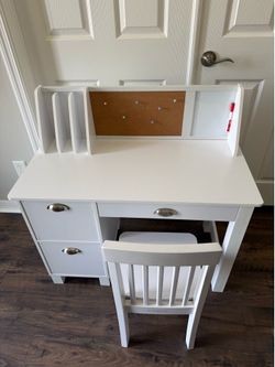 Kids desk and chair