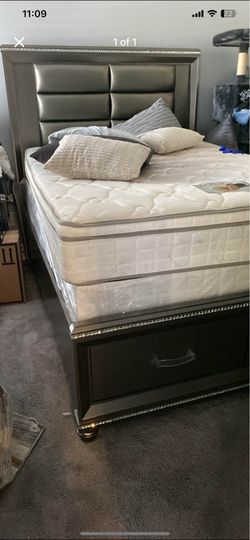 Queen bed w/mattress/x1dresser