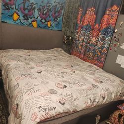 Queen Bedframe With Headboard 