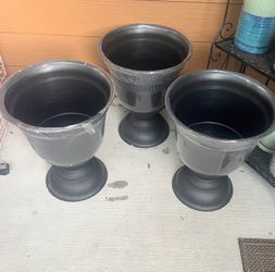 BRAND NEW HARD PLASTIC PLANTER. ALL 3 FOR $25. MEASUREMENTS IN PICS.