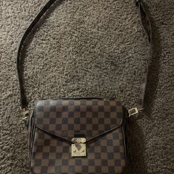 Louis Vuitton Pochette Métis Crossbody 