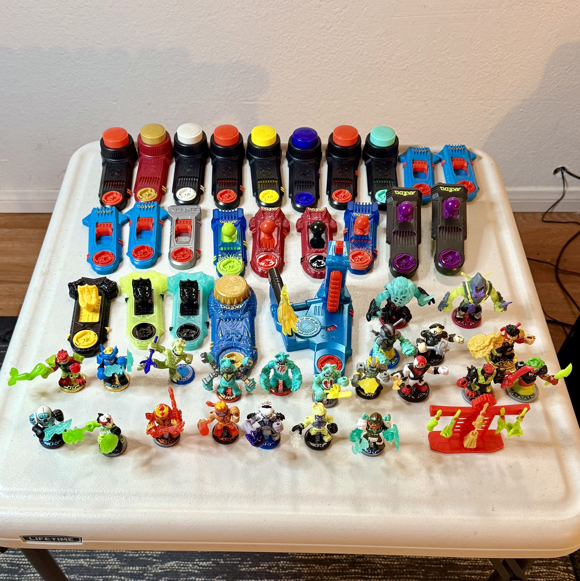 Akedo collection 48 Pieces