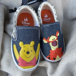 Disney Baby SIZE 6 Winnie the Pooh Classic Baby Toddler Slip-on Shoes New