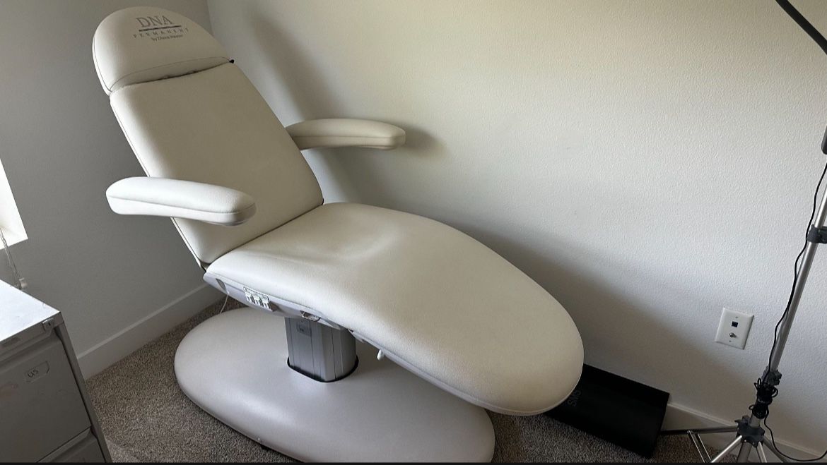 Beautician beauty reclining bed..