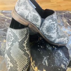 TOMS Leather Snakeprint Loafers Sz 5