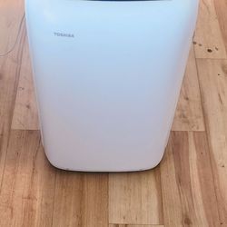 TOSHIBA 10,000BTU Portable Air Conditioner w/Hose,Attachments