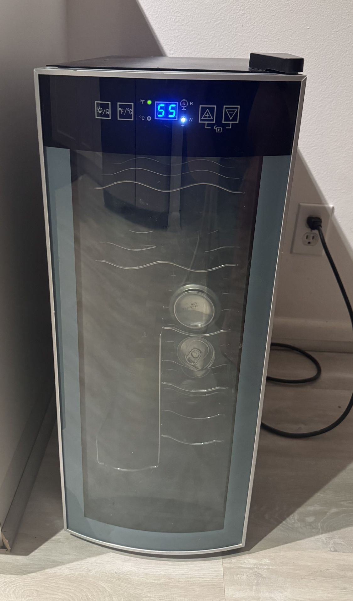 Avanti Wine Cooler – 12 Bottle Capacity