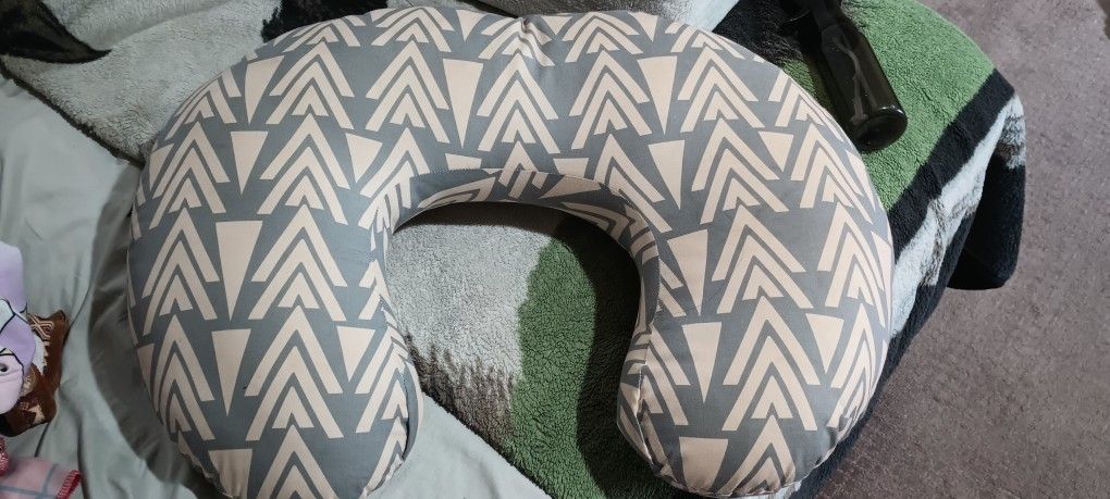 Dream On Me Nursing Pillow