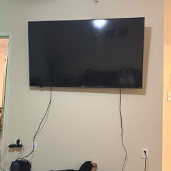Free 75 Inch Tv. Great Tv But It Has A Buzzing Sound. If You Know How To Fix It Please Come Get It