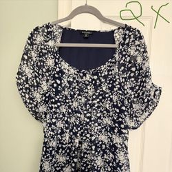 Woman’s Like New Flowery Blouse