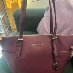 BRAND NEW MICHAEL KORS PLUM PURSE