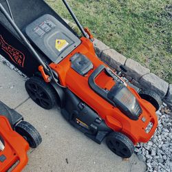2 Lawnmower With 4 Batteries 