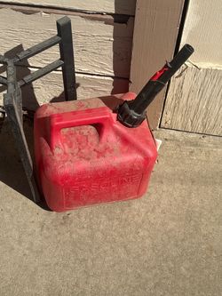 5-gallon plastic gasoline can