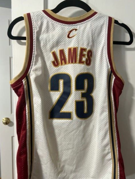 Lebron James#23 Cavaliers basketball jersey size M