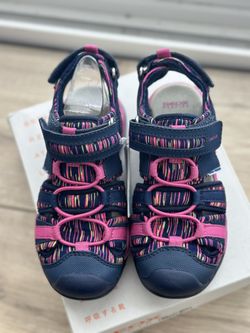 GEOX Closed toe sandals/ shoes for girl. Size 10,5