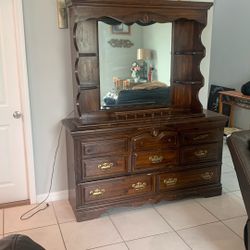 Dresser With Mirror