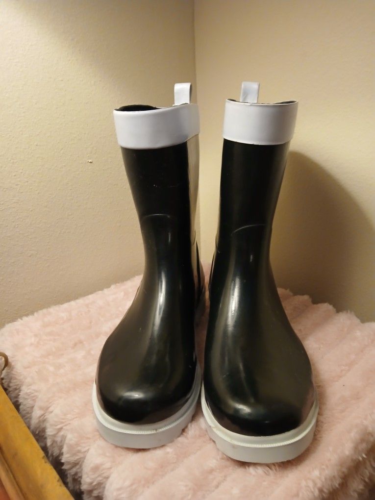 Dirty Laundry Rain Boots