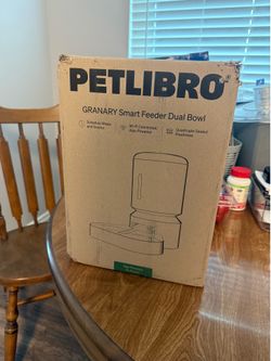 Brand New Auto Cat feeder - blue tooth