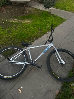 Throne 29 Inch The Goon