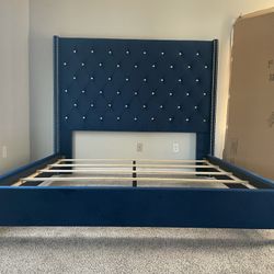 🤩 BRAND NEW 6FT VELVET LUXURY BED! KING.. $475! QUEEN..$445! CASH ON DELIVERY ONLY! NO DEPOSITS  We have king and queen!!! NO DEPOSIT NEEDED!! PAY AF