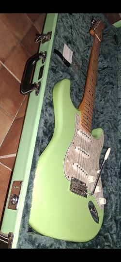 Stratocaster D'Luxe FSR with OHSC Hard Case, Cool Surf Pearl Green, new condition; Best $ or Trade a US Telecaster + Ca$h To U