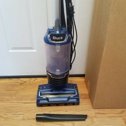NEW cond SHARK DEO CLEAN MODEL VACUUM WITH COMPLETE ATTACHMENTS  , AMAZING POWER SUCTION  , WORKS EXCELLENT  , IN THE BOX 