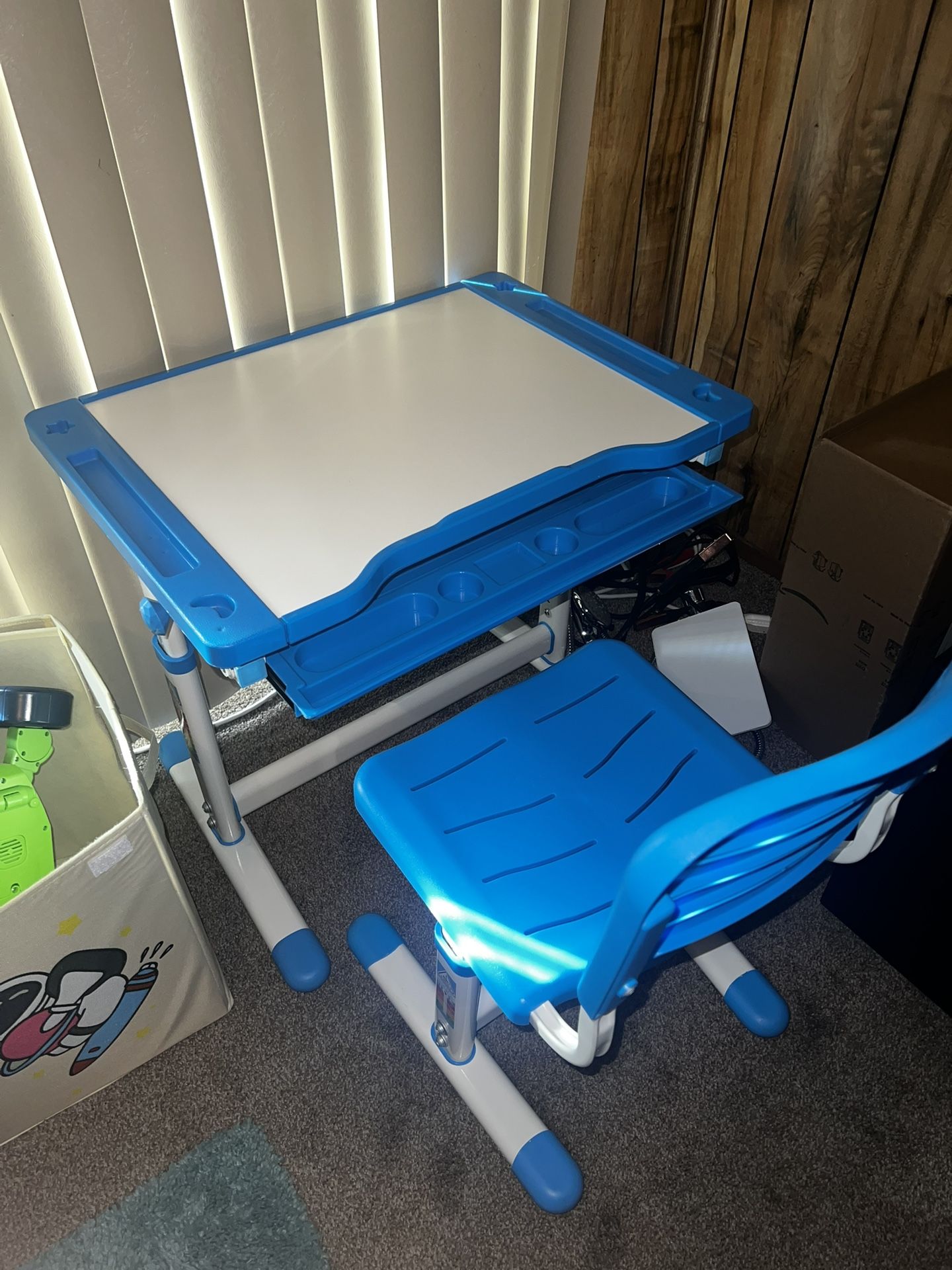 Kids Adjustable Desk