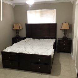 Full Size Bedroom Set  With Drawers 