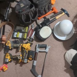 DeWalt Tools And Gator Bags Hammers And Hardhat And Knee Pads For Sale