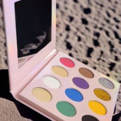 EYESHADOW PALETTE