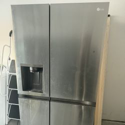 Refrigerator 
