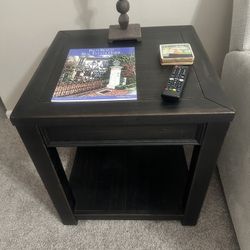 Ashley Furniture Signature Design - Gavelston End Table