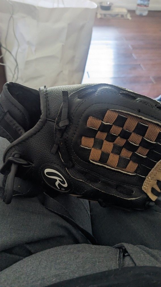 Rawling Kids Baseball Glove .. Black And Biege