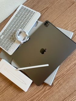 iPad Pro 12.9” (M1 chip / 2021) 5th Generation 128GB with  keyboard case and pen & Accessories