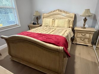 Bedroom furniture set