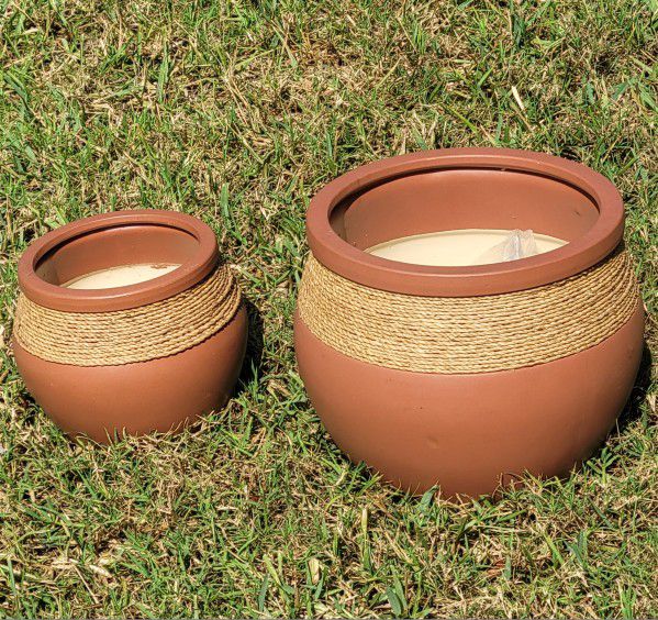 Set Of Two Gardening Pots