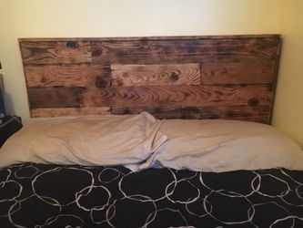 Custom pallet headboard with or without shelves and built in lights. King/ Queen / full / twin size.