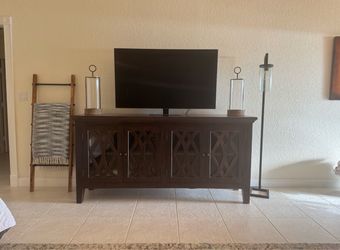 Entertainment Center/TV Console