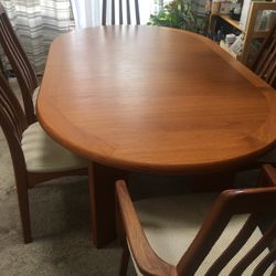 Parker knoll Teak dining Set, With Table Extension. China cabinet
