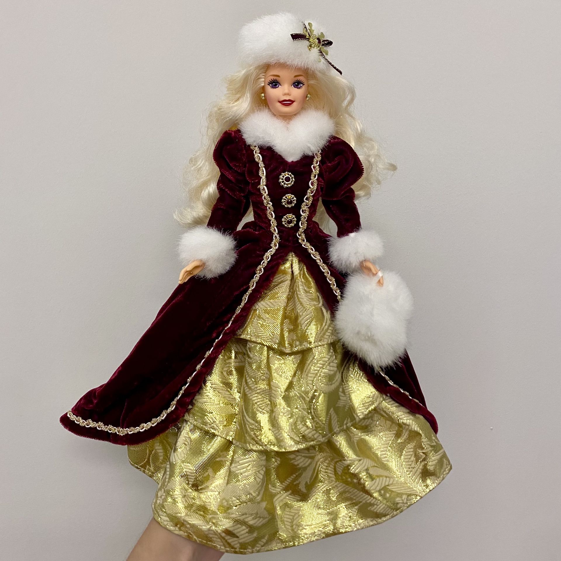 Vintage 1996 Happy Holidays Barbie (Mattel 15646 Special Edition Christmas)